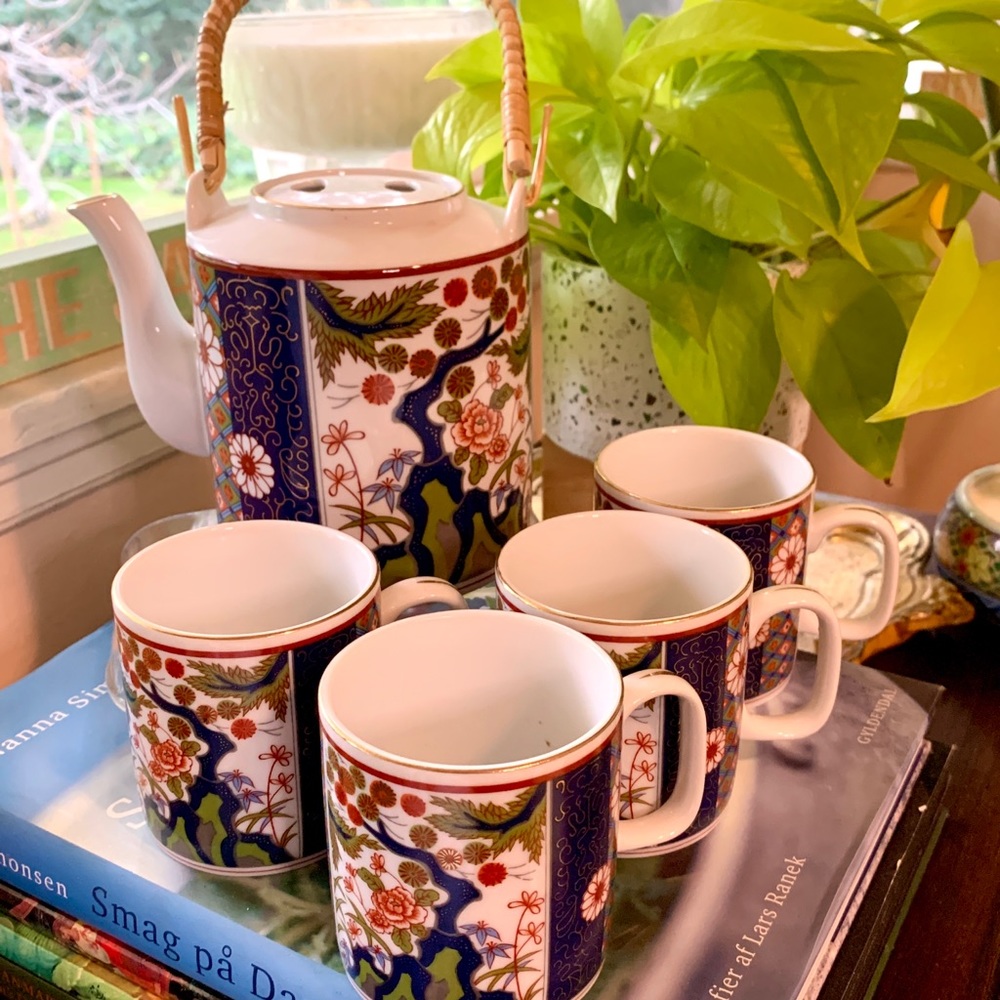 Old Imari Bamboo Handled Teapot 4 Handled Teacups